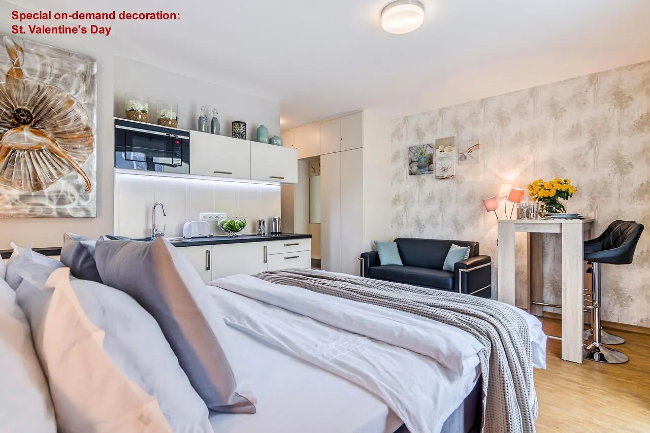 Air Conditioned Terrace Apartment Prag