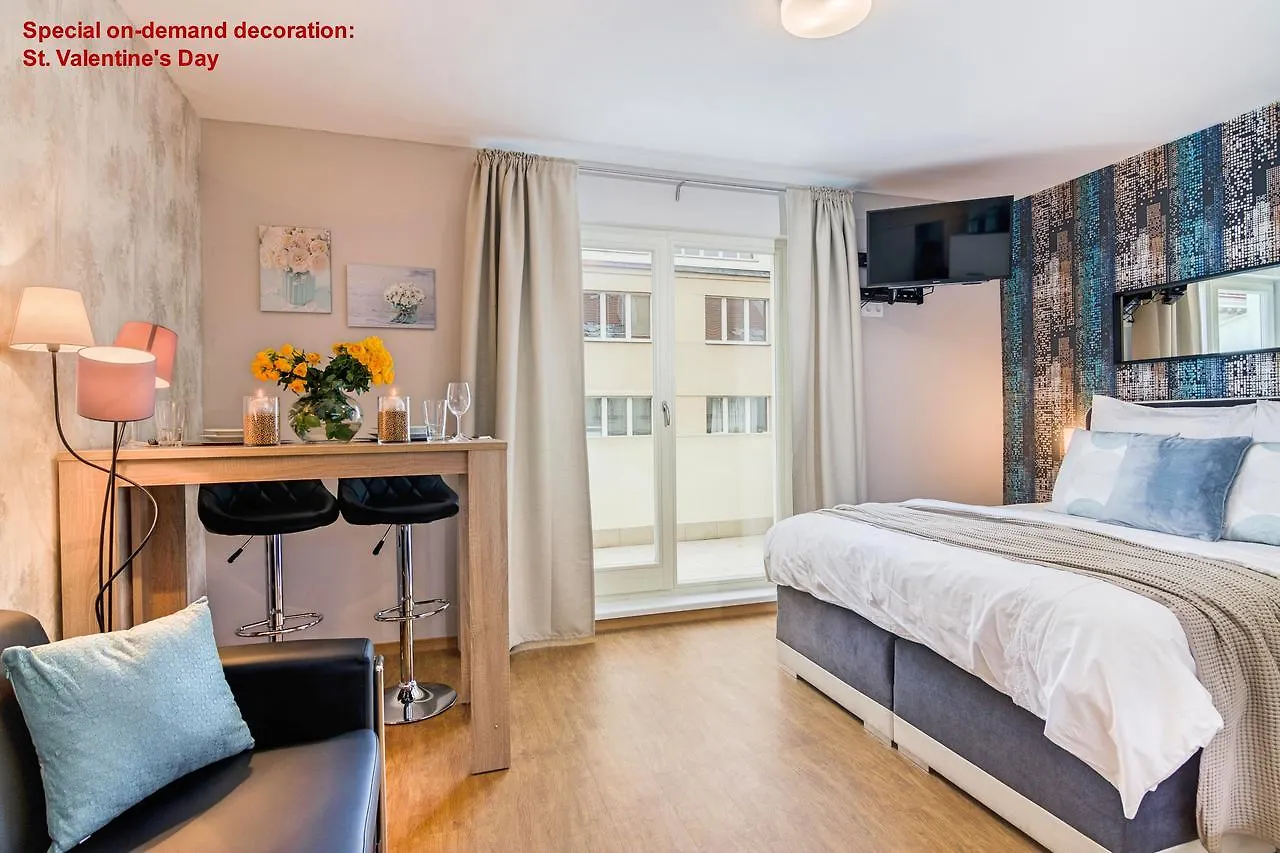 Air Conditioned Terrace Apartment Prag