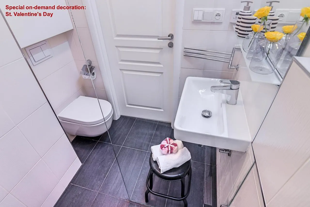 Air Conditioned Terrace Apartment Prag
